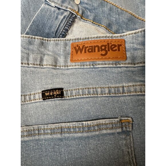 Wrangler Women’s High Rise True Straight Crop Jeans 20W Light Wash Distressed Ra - Picture 10 of 11